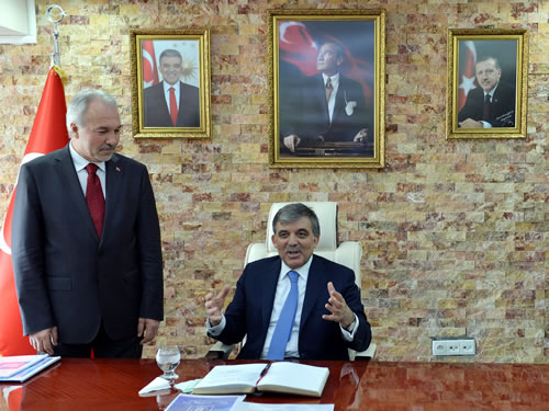 Cumhurbaşkanı Gül, Kütahya Belediyesi’ni Ziyaret Etti